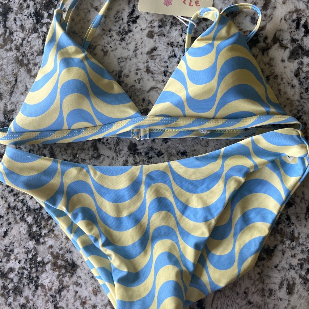 Blue and yellow Aurelle set